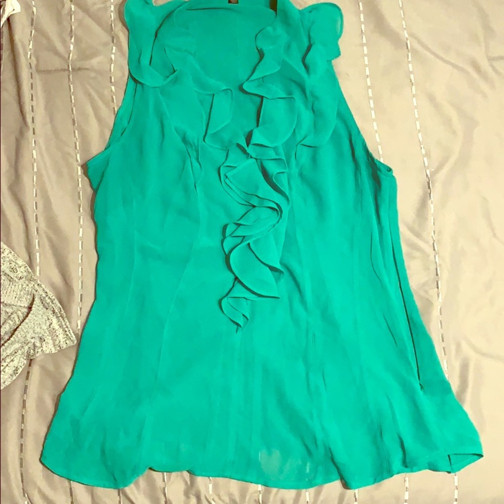 Sleeveless ruffle top